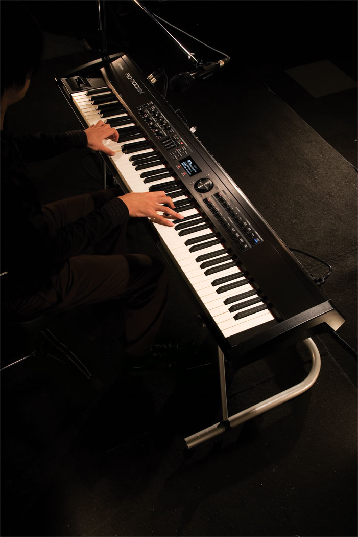 Roland - RD-700GX | Digital Stage Piano